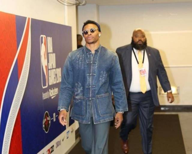 指向管理层 指向管理层